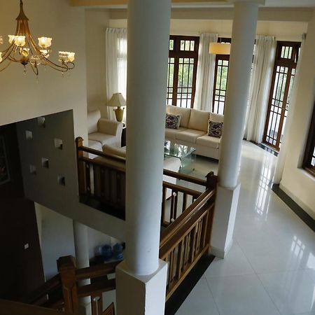 Crown Hills Kandy Inn エクステリア 写真
