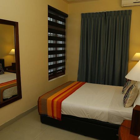 Crown Hills Kandy Inn エクステリア 写真