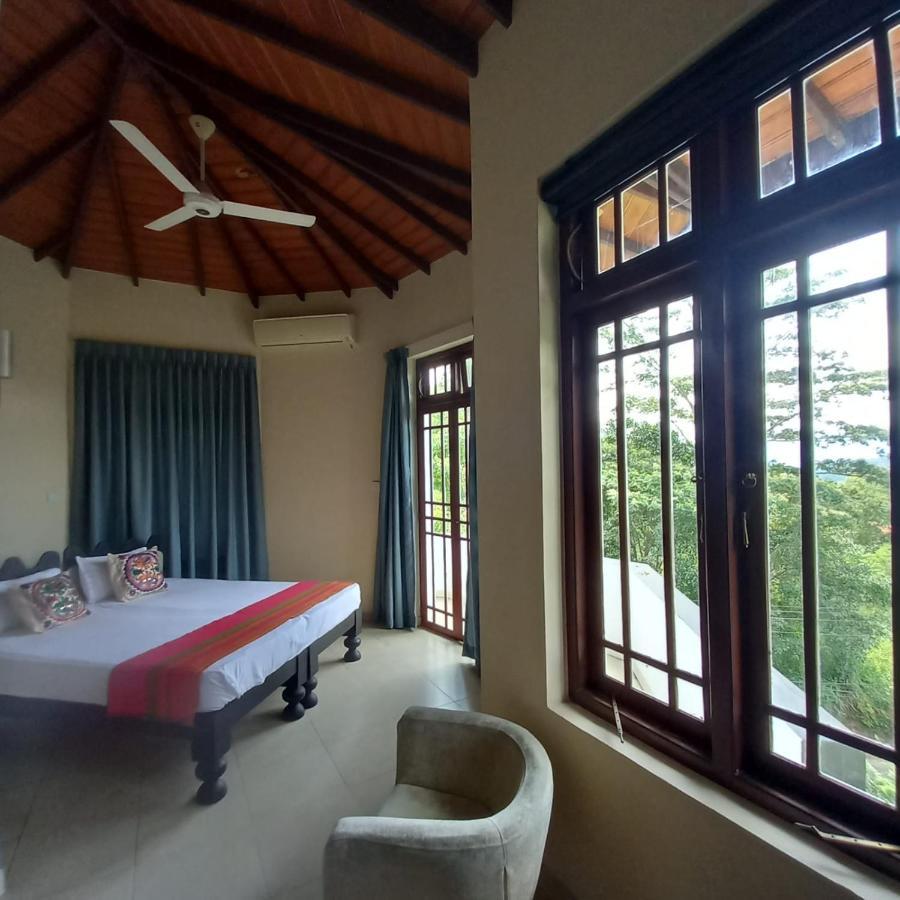 Crown Hills Kandy Inn エクステリア 写真