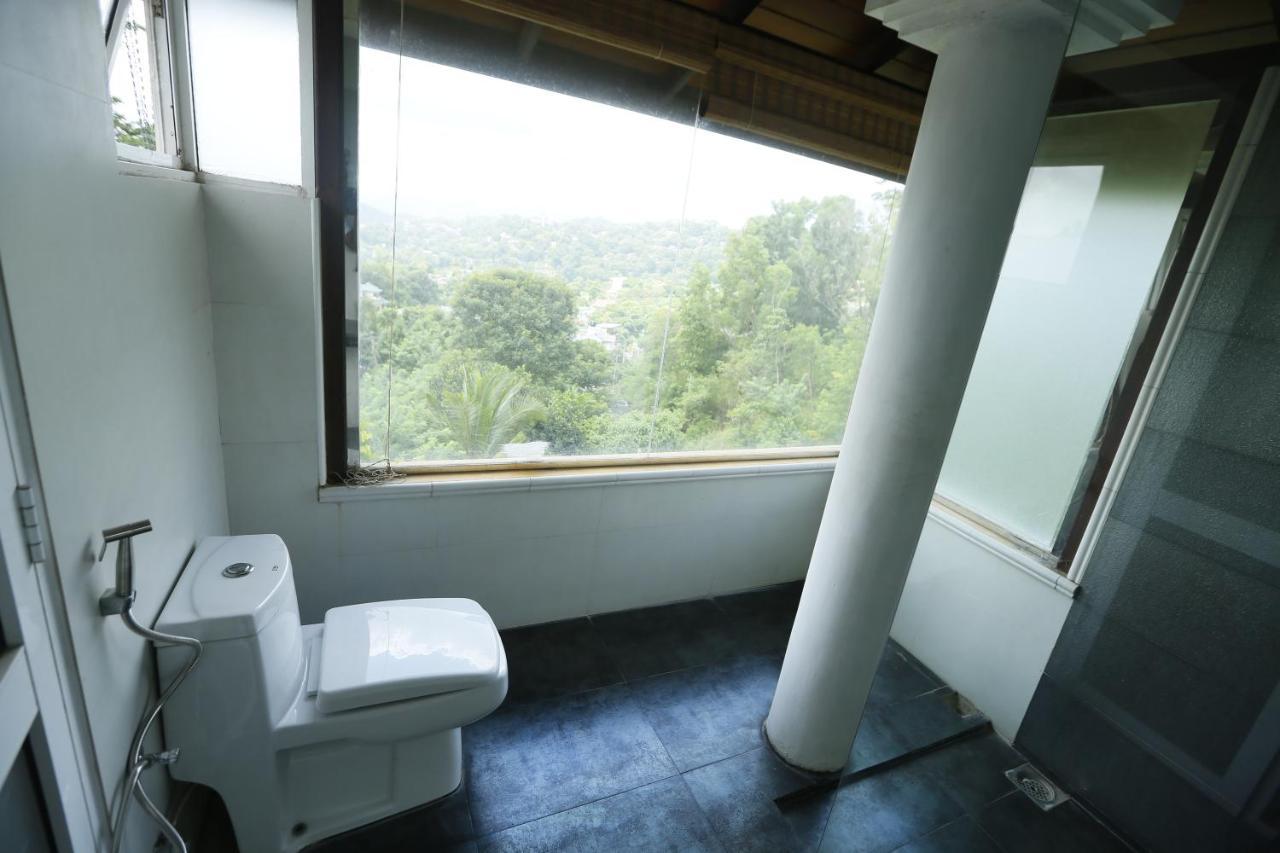 Crown Hills Kandy Inn エクステリア 写真