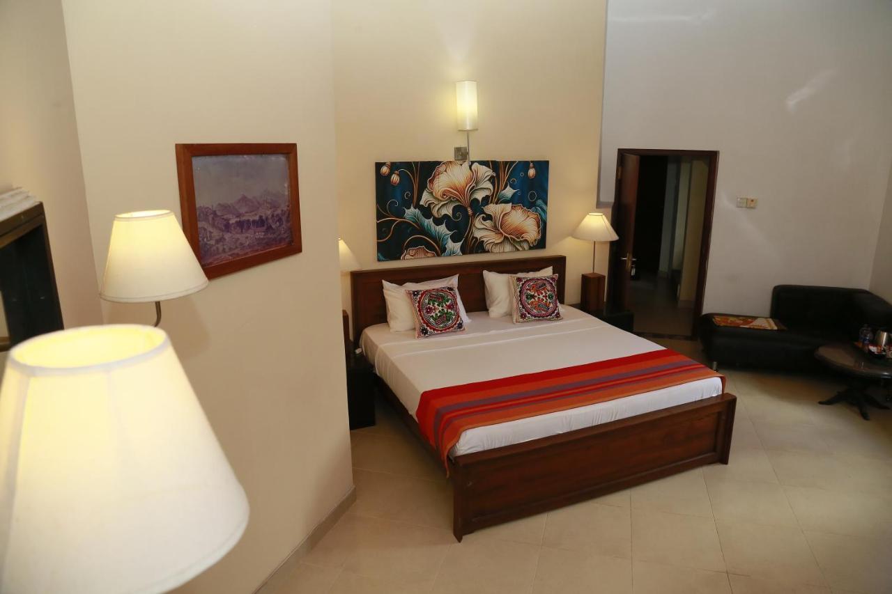 Crown Hills Kandy Inn エクステリア 写真
