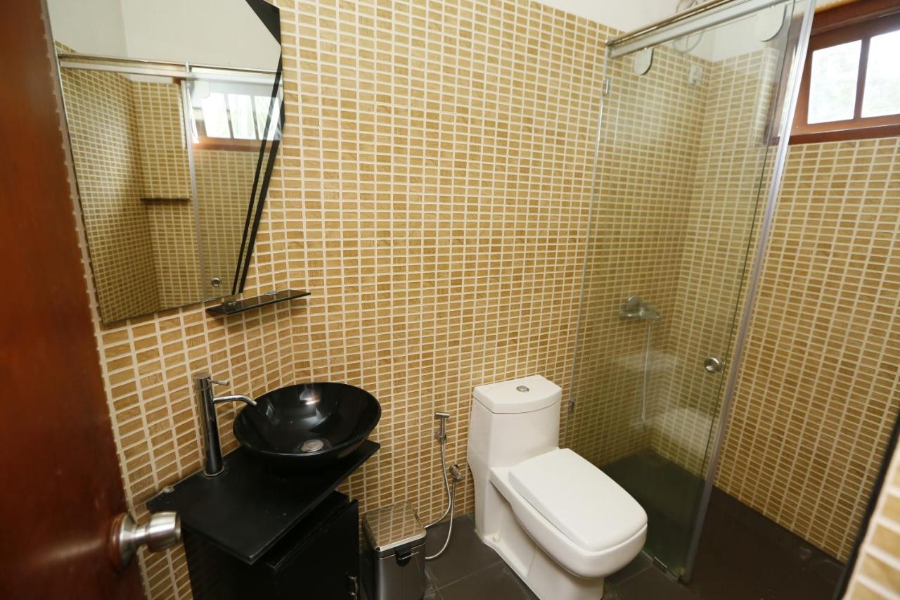 Crown Hills Kandy Inn エクステリア 写真