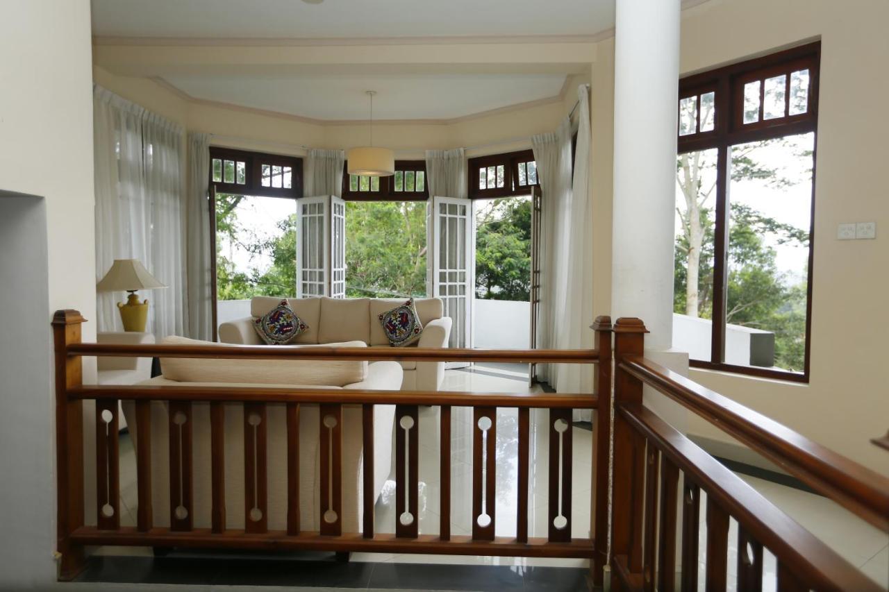 Crown Hills Kandy Inn エクステリア 写真