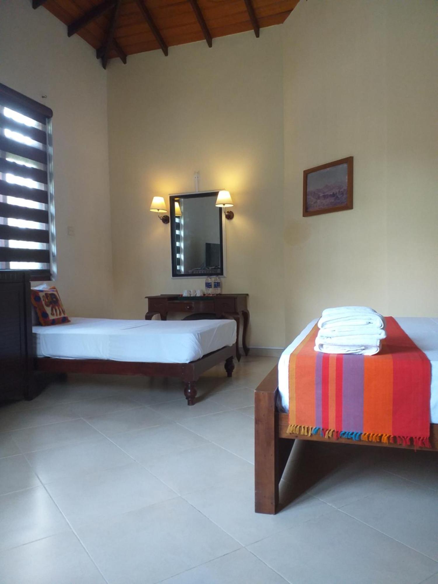Crown Hills Kandy Inn エクステリア 写真