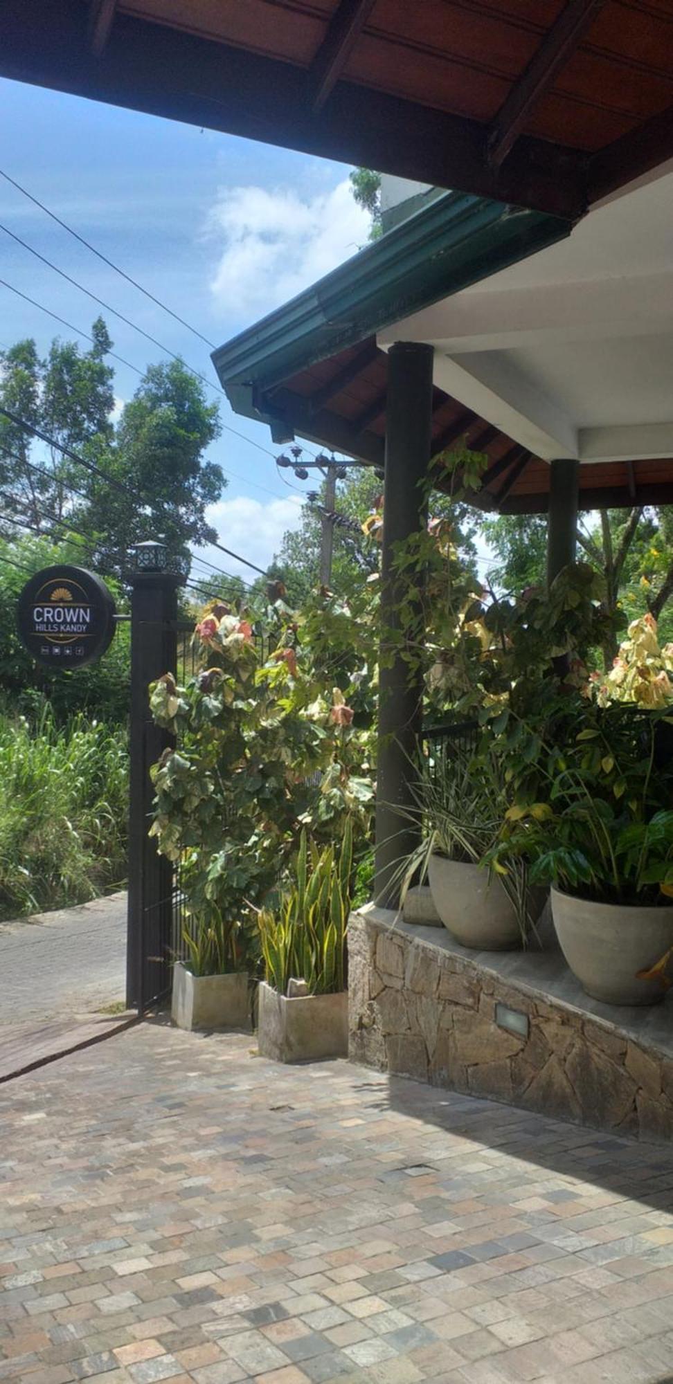 Crown Hills Kandy Inn エクステリア 写真